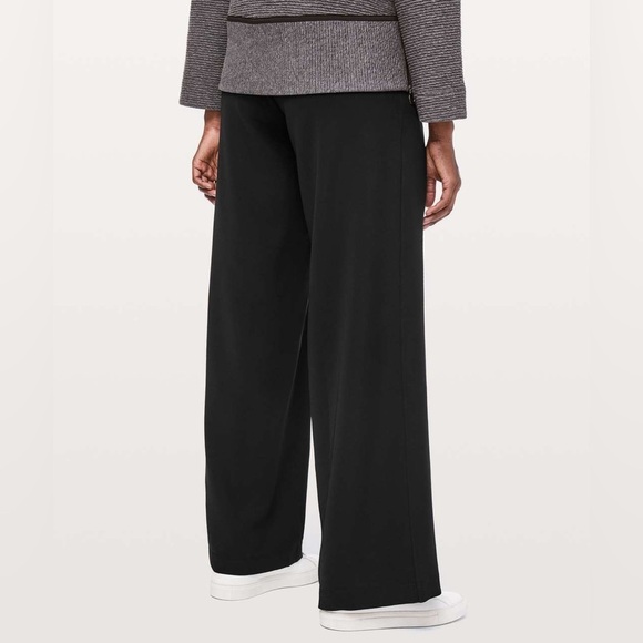 Lululemon On The Fly Wide Leg Woven Casual Pants Women’s size 4 - Picture 12 of 13